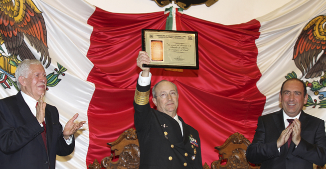 Se inscriben con letras doradas la frase “A LA ARMADA DE MÉXICO” en El Muro  de Honor del Salón de Sesiones del Congreso | Secretaría de Marina |  Gobierno 